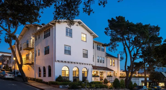 Pine Inn - Carmel, Забронировать Отель Отели Кармел с парковкой, рядом с Дегустационный зал винодельческого хозяйства Scheid, Парковка