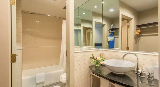 Двухместный номер Standard с балконом Breakwater Inn
