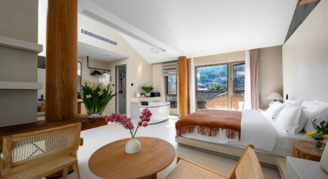 Люкс с видом на город Tengchong Huajian Boutique Stay 360-Degree Skyview Wenquan Chinese Inn