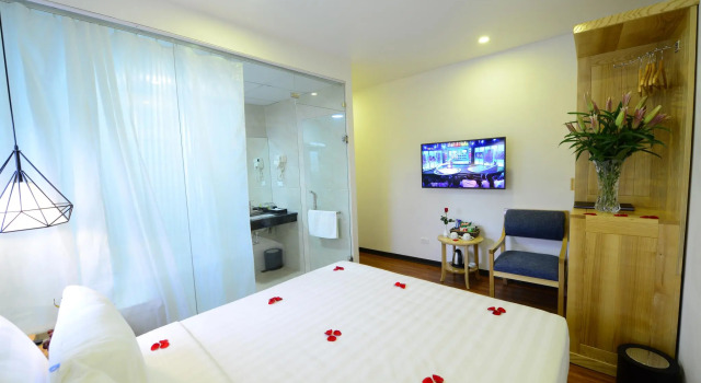 Номер Deluxe Blue Hanoi Inn Luxury Hotel
