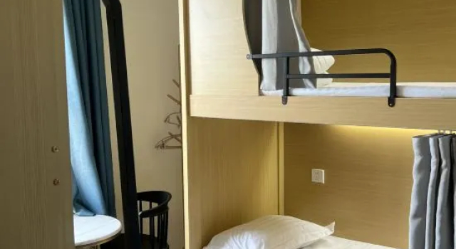 Кровать в общем номере (женский номер) Yilin Xiaozhu Hostel (Yining Airport Yining Railway Station)