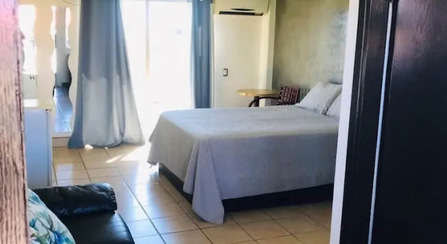 Люкс с балконом и с видом на океан Hotel Chapala