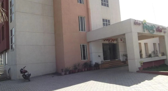 Hotel Nisarg Lounge, Buchen Sie Hotel Talegaon Dhamdhere Maharashtra