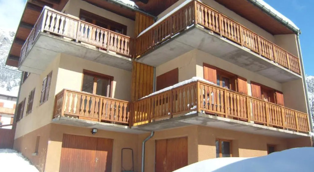 Résidence la Stellina, Boek Appartement Hotels in Val-Cenis met parkeren, Parkeren