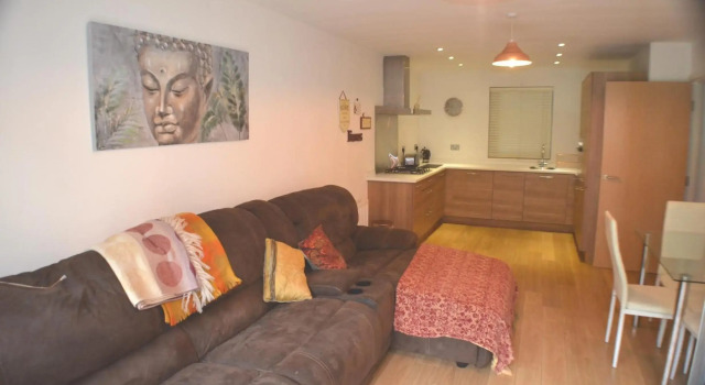 Brentwood Town Retreat - Large 2 bedroom apartment