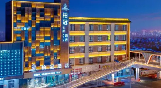 Baiguan Hotel (Jingmen Zhongtian Street. Yintai City Store), Rezerwuj Hotel Hotele w Jingmen z parkingiem, Parking