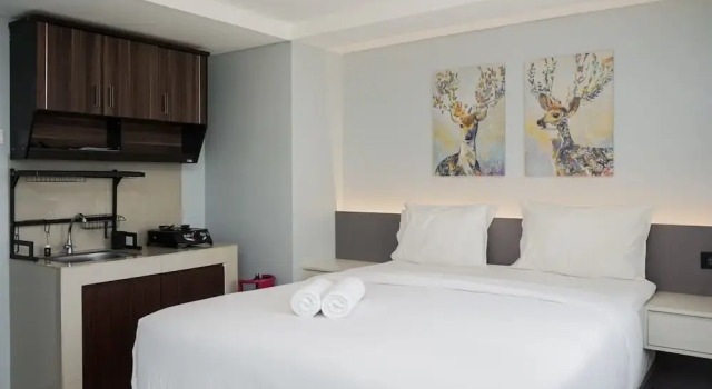 Brand New And Comfy Studio Baileys Apartment, Book Apartment Hotels in South Tangerang with a Pool, Swimming Pool