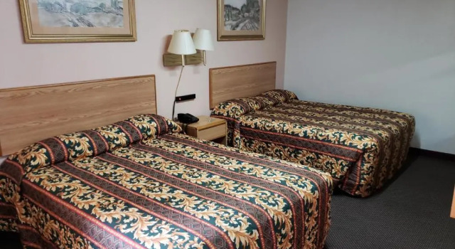 Четырёхместный номер Standard River Heights Motel