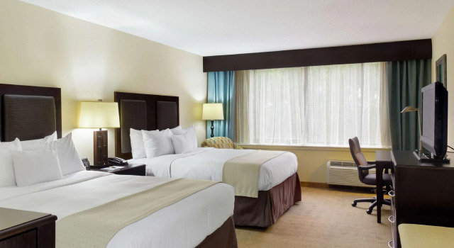 Четырёхместный номер Standard DoubleTree by Hilton Tinton Falls-Eatontown