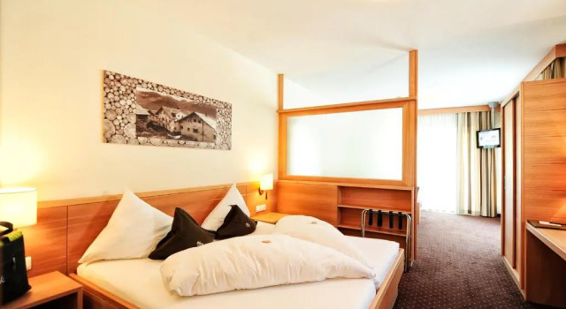 Полулюкс Hotel Röck Garni