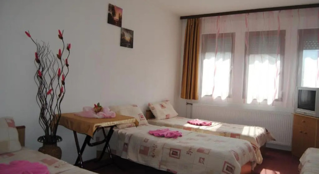 Четырёхместный номер Standard с балконом Joleski Accommodation