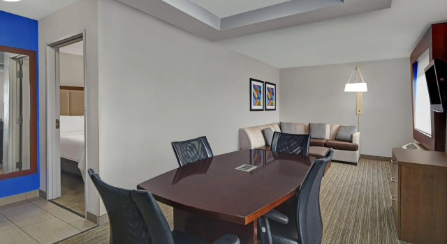 Четырёхместный люкс Holiday Inn Express Adrian by IHG