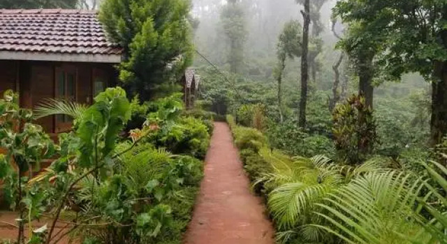 Ganesh Estate homestay, Забронировать Отель Отели Мадикери с парковкой, рядом с Парк Раджас-Сит, Парковка