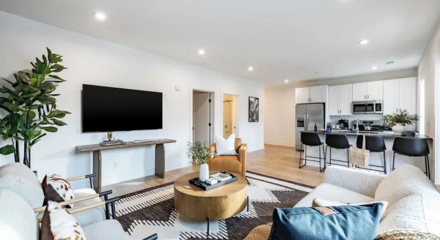 Коттедж 13 Modern Condos Near Downtown Nashville 26 Total Bedrooms, Sleeps 90 The Heights by Avantstay