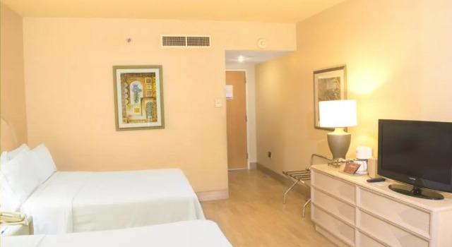 Четырёхместный номер Standard Holiday Inn Express Monterrey Galerias-San Jeronimo by IHG