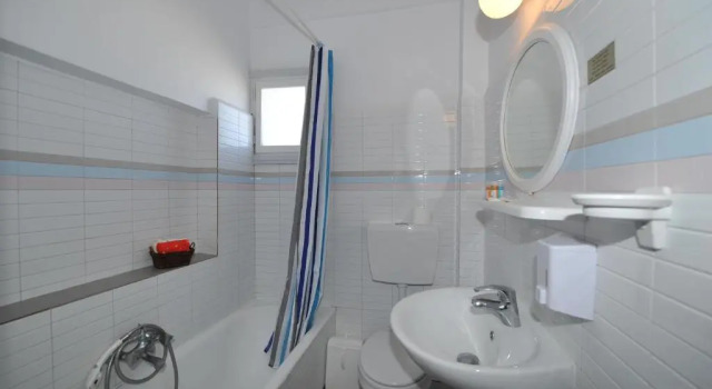 Трёхместный номер Standard King Thiras Hotel