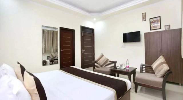 Hotel JB 2 by OYO Rooms, Varaa Hotelli Zirakpur Haryana