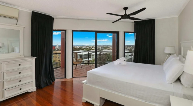 PRTFINO- Ultimate Penthouse, Rezervasyon Otel Mooloolaba Sunshine Coast, Mooloolaba Gezi Yolu yakınında