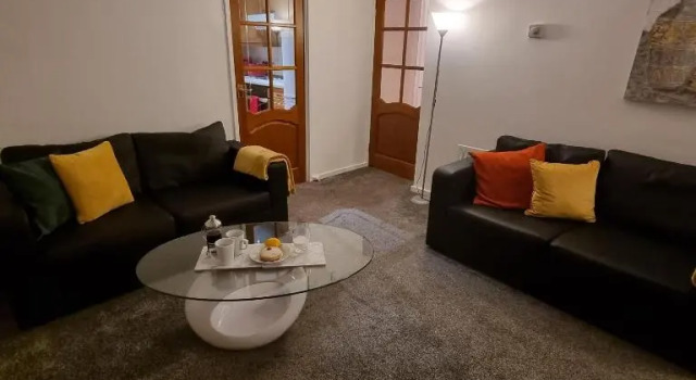 PREMIER - Whifflet Apartment