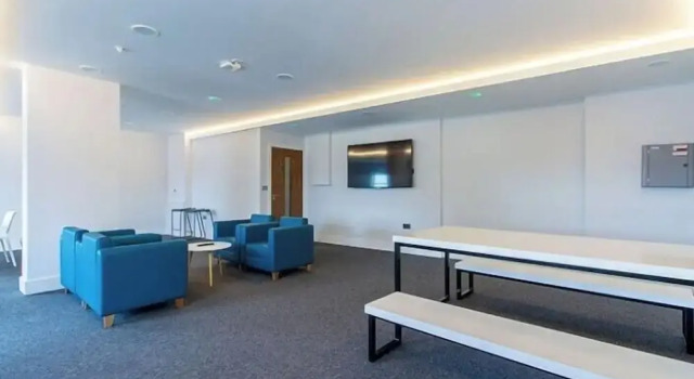Student Only Modern Studio Apartment at Seven Sisters Near Tottenham Hotspur Stadium