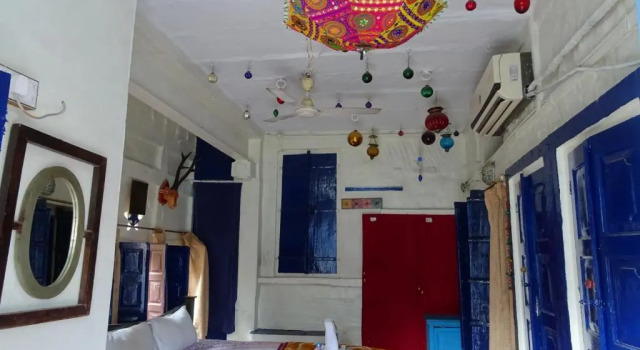 Полулюкс с балконом Bob hostel