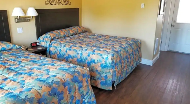 Двухместный номер Deluxe с балконом Sunny Isle Motel