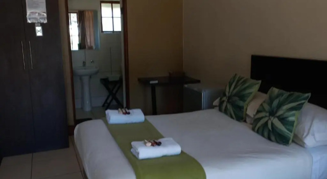 Двухместный номер Economy OR Tambo Guest House