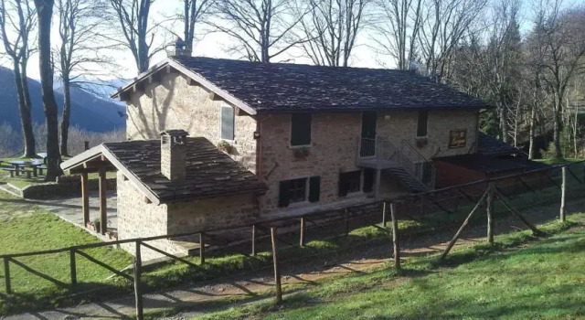 Rifugio Burigone, Забронировать Отель Кастильоне-ди-Гарфаньяна Гарфаньяна