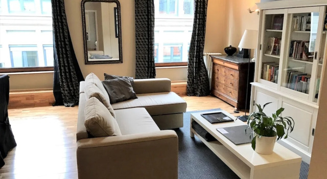 Bright and Modern Apartment With one Bedroom in the City Center of Bru, Забронировать Апартаменты/квартира Брюссель Брюссельский столичный регион, рядом с Нотр-Дам-Дю-Саблон