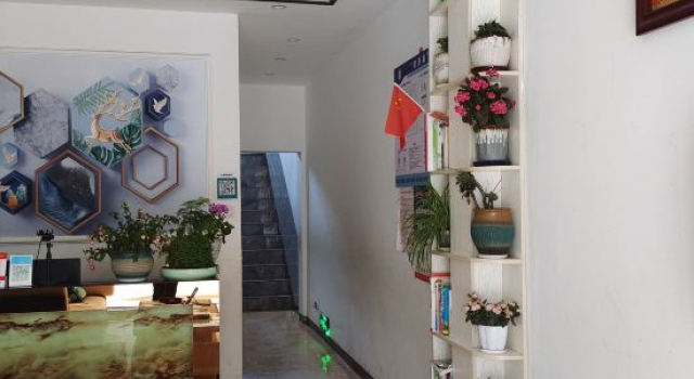 Qujing Neighbor Youshe Theme Hotel, Rezerwuj Hotel Hotele w Qujing z parkingiem, Parking
