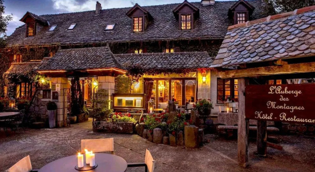 Logis Auberge des Montagnes, Book Hostel / Vandrerhjem Hostels i Cantal, Hostel / Vandrerhjem