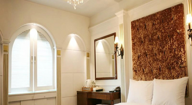 Charis Hotel