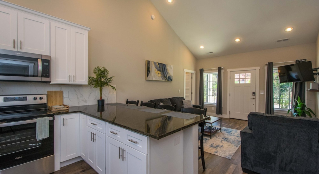 Hendersonville Duplex Sleeps 8 Free Tix, 预订 酒店 亨德森维尔 北卡罗莱纳州