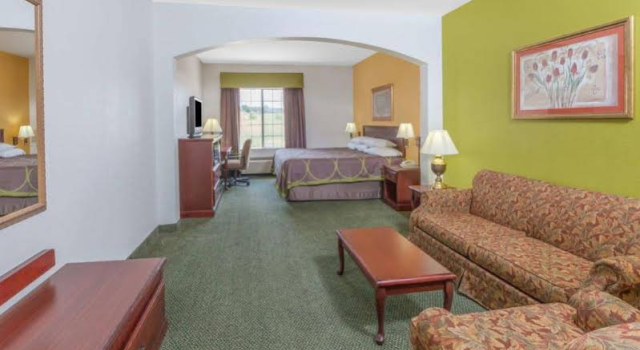 Super 8 Motel - Hillsboro