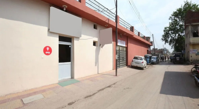 OYO 7671 Spark Inn
