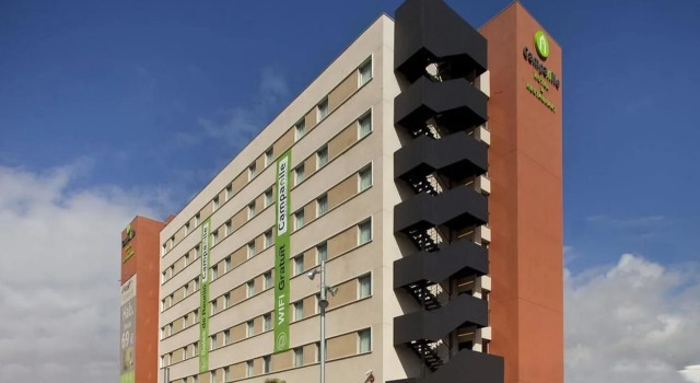 Отель Travelodge BCN Cornella Fira