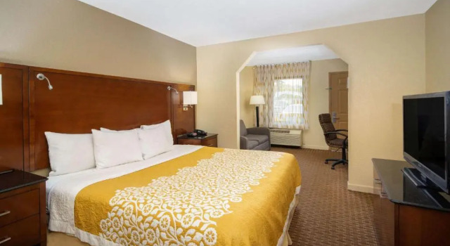 Номер Standard Days Inn by Wyndham Thomaston