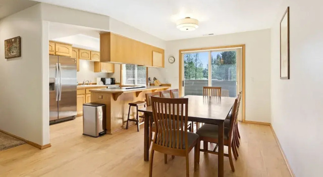Hot Tub Getaway With Ping Pong & Sharc Passes, Rezerwuj Hotel Hotele w Sunriver z parkingiem, Parking