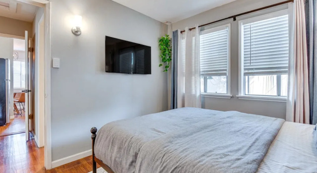 Centrally Located Burbank Duplex Near Hollywood!, Забронировать Отель Отели Лос-Анджелеса 3 звезды, 3*