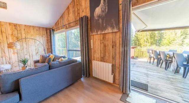 Lush Chalet Near Lake of Butgenbach, Rezerwuj Chalet Buellingen 