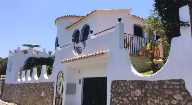 House With 3 Bedrooms in Benajarafe, With Wonderful sea View, Private, Book Hotel Hoteller i Chilches med parkering, Parkering