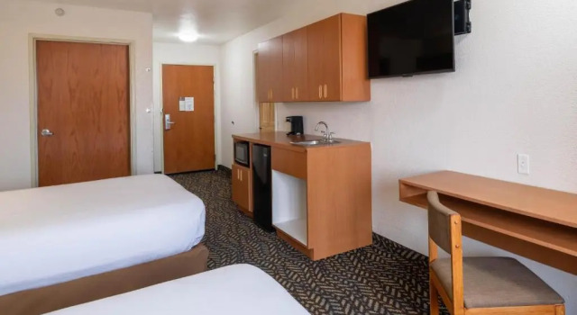 Четырёхместный люкс Microtel Inn & Suites by Wyndham Salt Lake City Airport