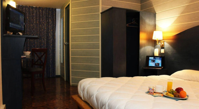 Hôtel Bleu France, Varaa Hotelli Hotellit Val d'Oise pysäköinnillä, Pysäköinti