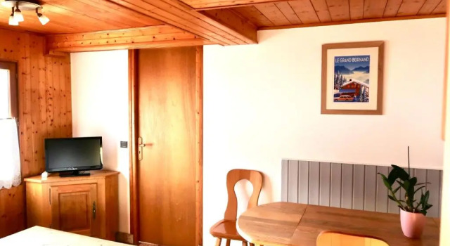 CHALET VENDEE-NEIGE Appartement LACHAT 4 places 2 chambres, Забронировать Шале Виллы Овернь-Рона-Альпы, Вилла