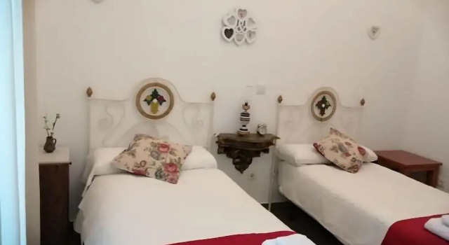 Pias Guesthouse, Book Bed and Breakfast Hotels in Alentejo with Parking, Parking