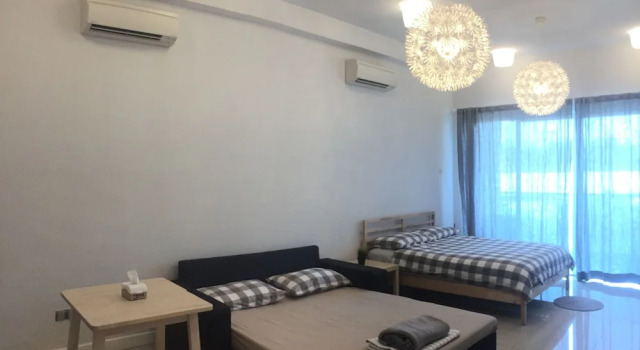 Люкс с балконом и с видом на сад Borneo Coastal Residence @ IMAGO Mall