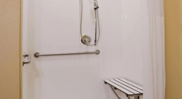 Номер Standard AmericInn by Wyndham Fargo Medical Center