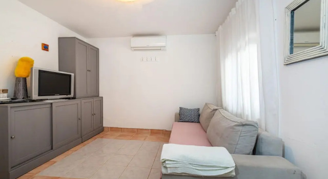 Stunning Apartment in Obrovac, Meka Draga With Wifi and 2 Bedrooms