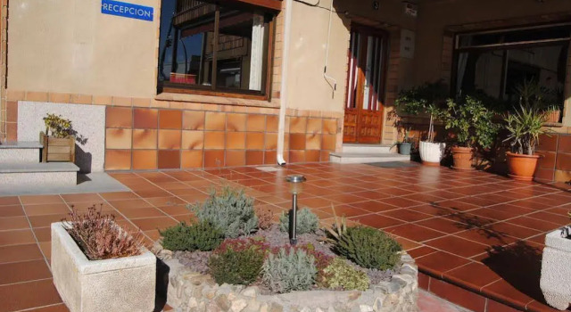 Hostal El Mirador, Забронировать Отель Ла-Ластрилья Сеговия, рядом с Монастырь Санта-Крус-ла-Реал