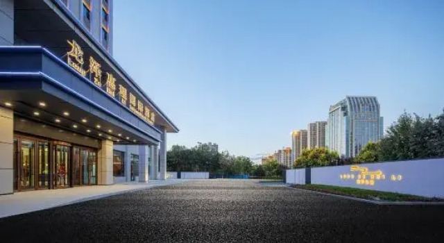 Translated into Longze Huili Hotel International, Prenota Hotel Kuytun Xinjiang